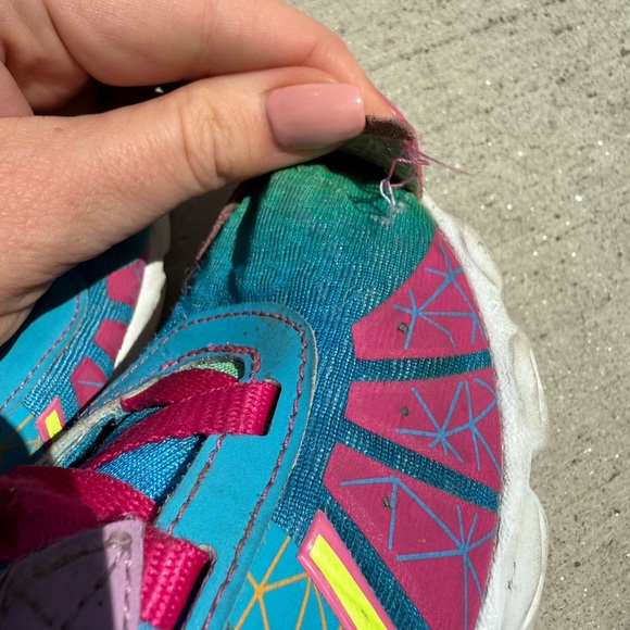New Balance Pink and Blue Sneakers Vibrant Athletic Design - Picture 6 of 6